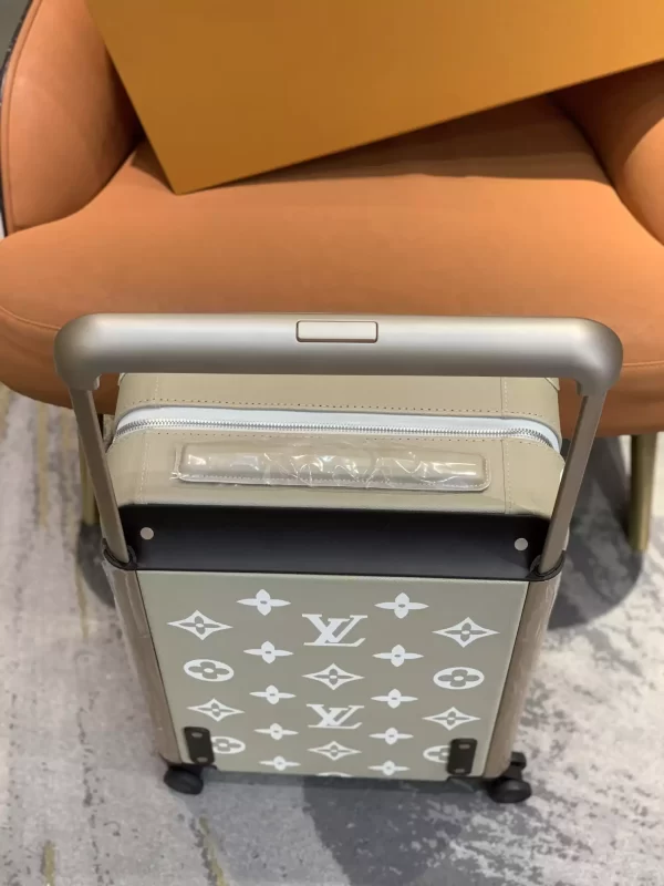 Louis Vuitton Horizon 55 - LD09