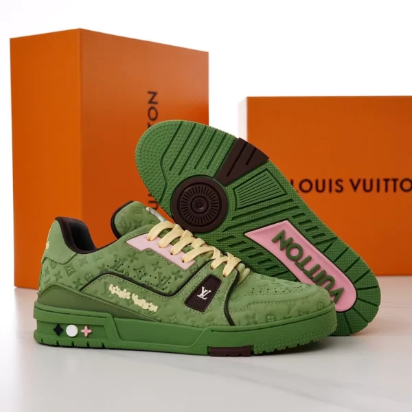 Louis Vuitton Trainer Sneaker - LS152