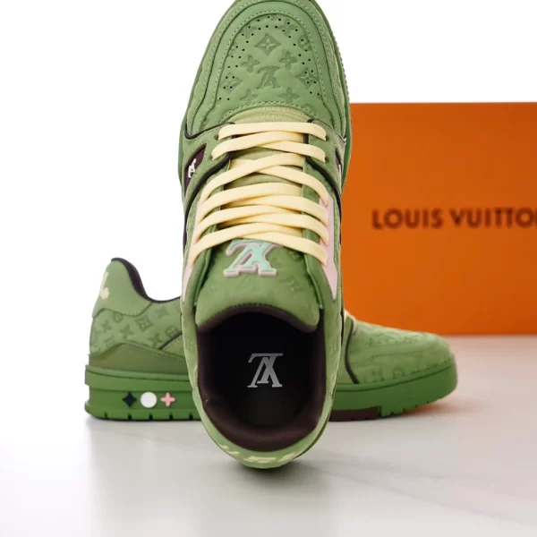 Louis Vuitton Trainer Sneaker - LS152