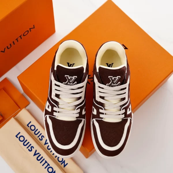 Louis Vuitton Trainer Sneaker - LS153