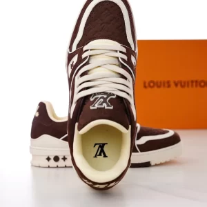 Louis Vuitton Trainer Sneaker - LS153