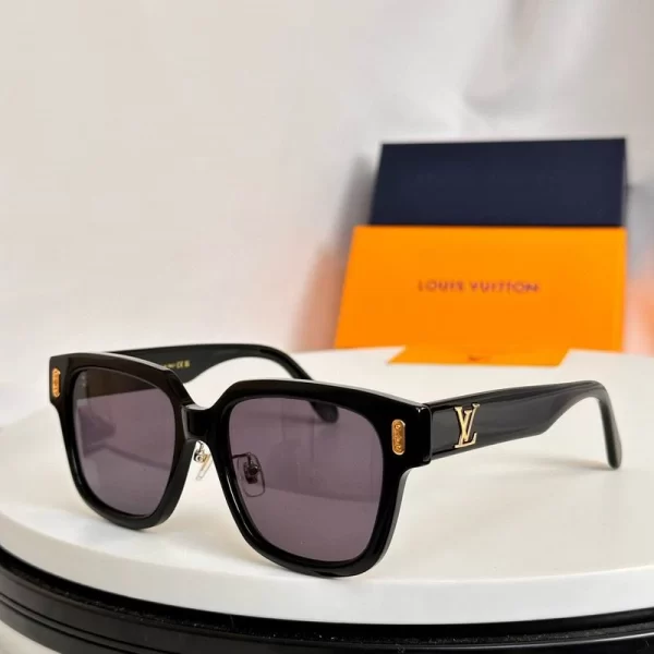 Louis Vuitton Confidence Square Sunglasses- S12