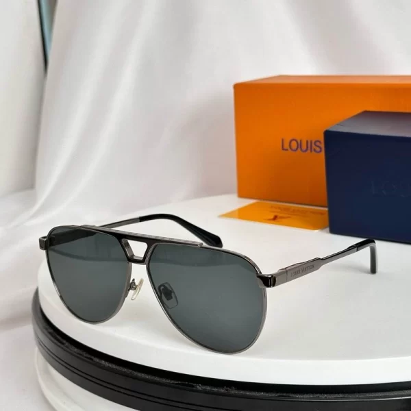 Louis Vuitton Sunglasses - S04