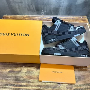 Louis Vuitton Trainer Sneaker - LS155