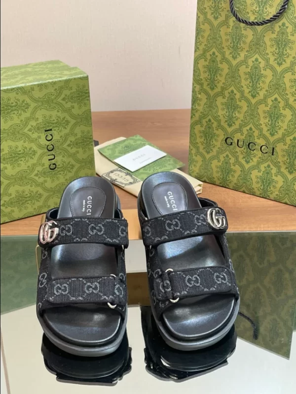 Gucci Sandal with Buckles - SG17