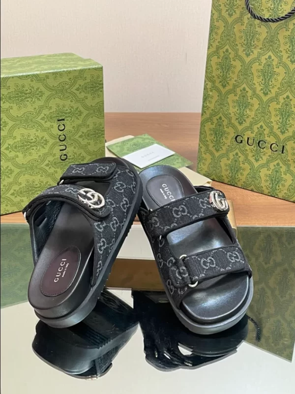 Gucci Sandal with Buckles - SG17