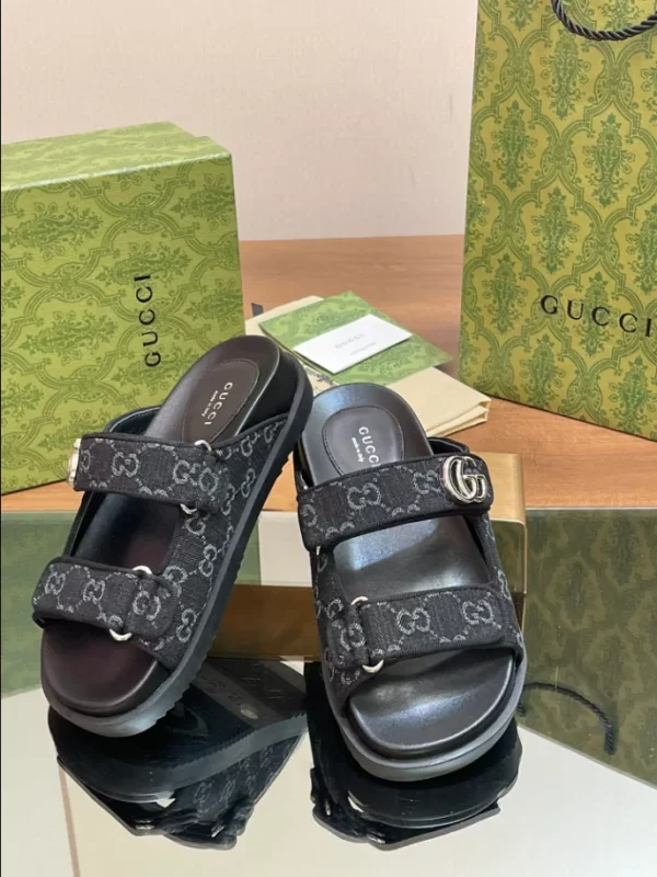 Gucci Sandal with Buckles - SG17