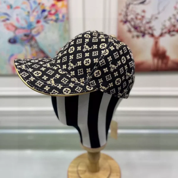 Louis Vuitton Cap - LCH40