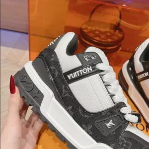 Louis Vuitton Trainer Maxi Sneaker - LS164