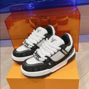 Louis Vuitton Trainer Maxi Sneaker - LS164