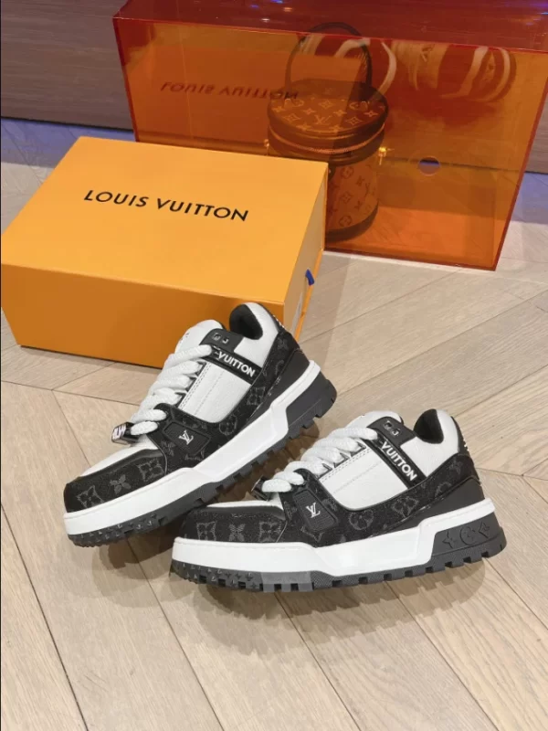 Louis Vuitton Trainer Maxi Sneaker - LS164