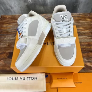 Louis Vuitton Trainer Sneaker - LS189