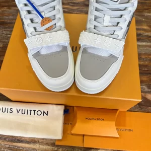 Louis Vuitton Trainer Sneaker - LS189