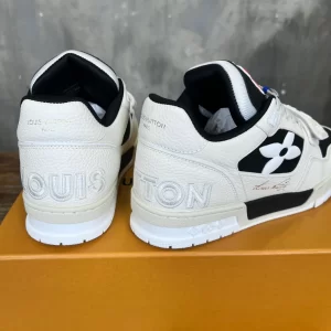 Louis Vuitton Trainer Sneaker - LS190