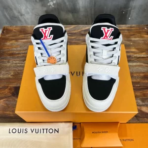 Louis Vuitton Trainer Sneaker - LS190