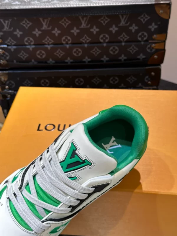 Louis Vuitton Trainer Sneaker - LS200