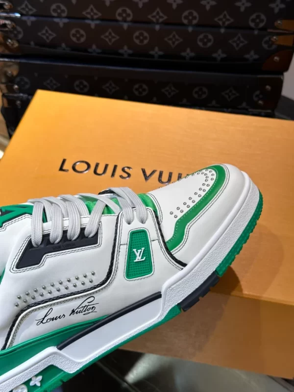 Louis Vuitton Trainer Sneaker - LS200