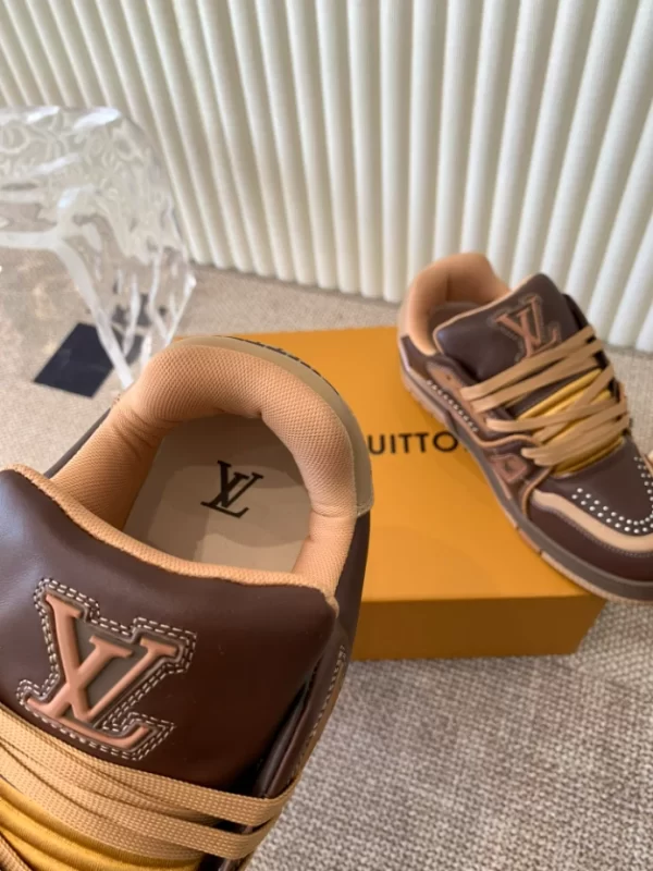 Louis Vuitton Trainer Sneaker - LS201