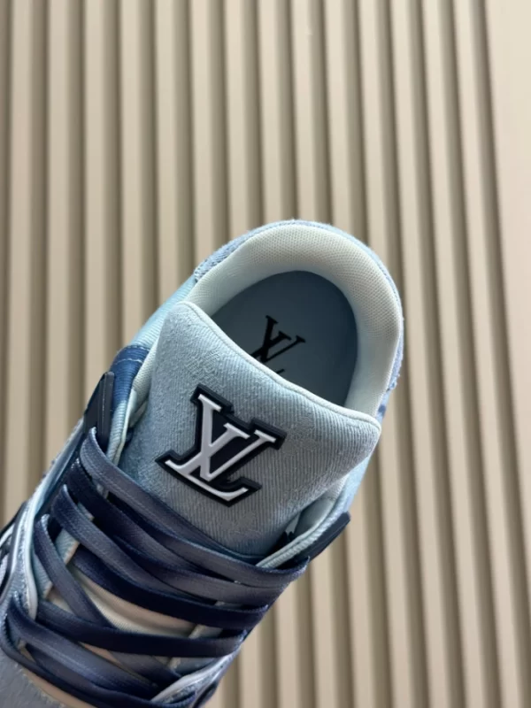 Louis Vuitton Trainer Sneaker - LS209