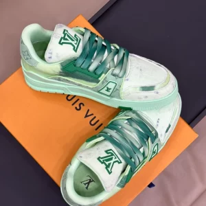 Louis Vuitton Trainer Sneaker - LS210