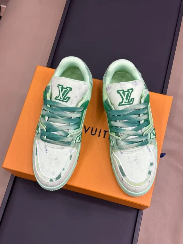 Louis Vuitton Trainer Sneaker - LS210