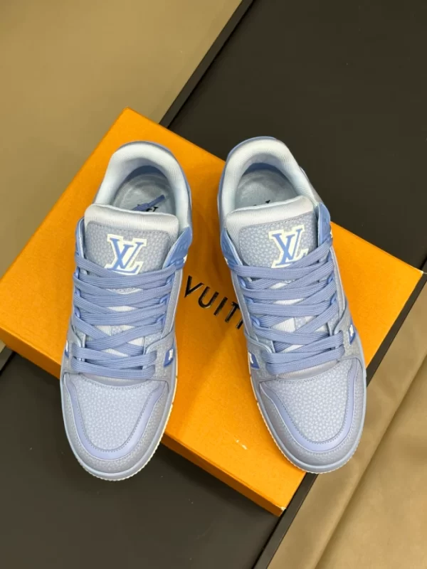 Louis Vuitton Trainer Sneaker - LS211