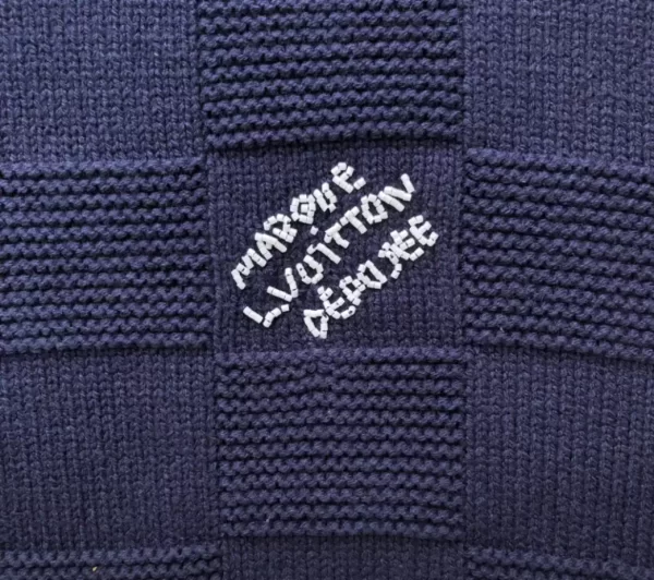 LV Damier Pullover With Pearl Signature - HL36