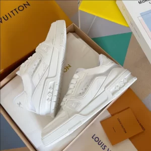 Louis Vuitton Trainer Sneaker In White - LS217 (1)