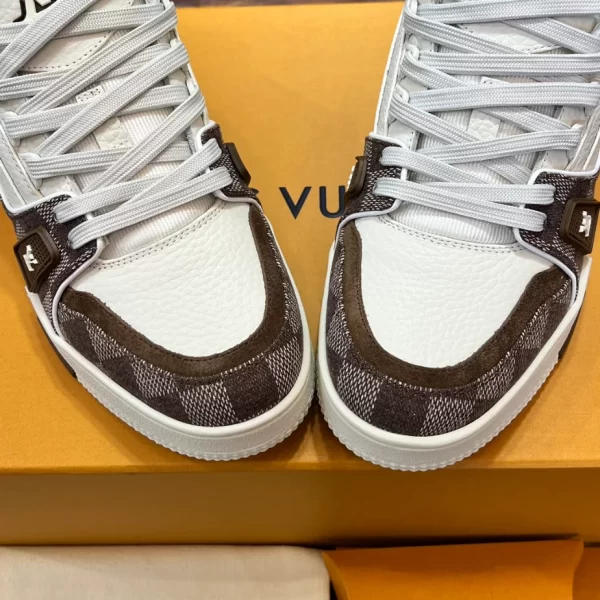 Louis Vuitton Trainer Sneaker - LS216