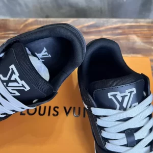 Louis Vuitton Trainer Sneaker - LS224