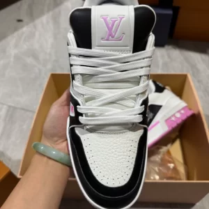 Louis Vuitton Trainer Sneaker - LS226