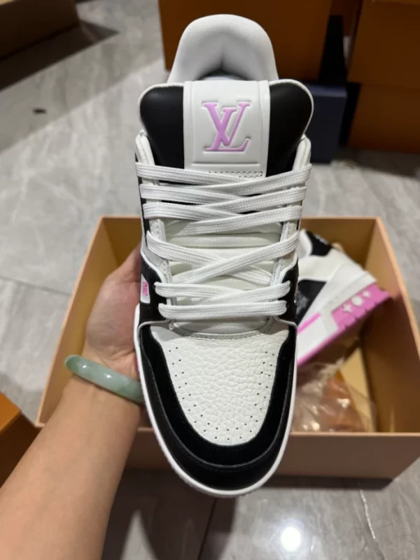 Louis Vuitton Trainer Sneaker - LS226